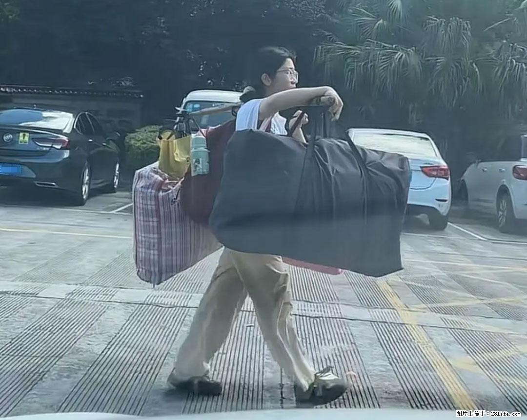 全网追的“扁担女孩”，找了一份暑假工，时薪12元 - 黄冈生活资讯 - 黄冈28生活网 hg.28life.net